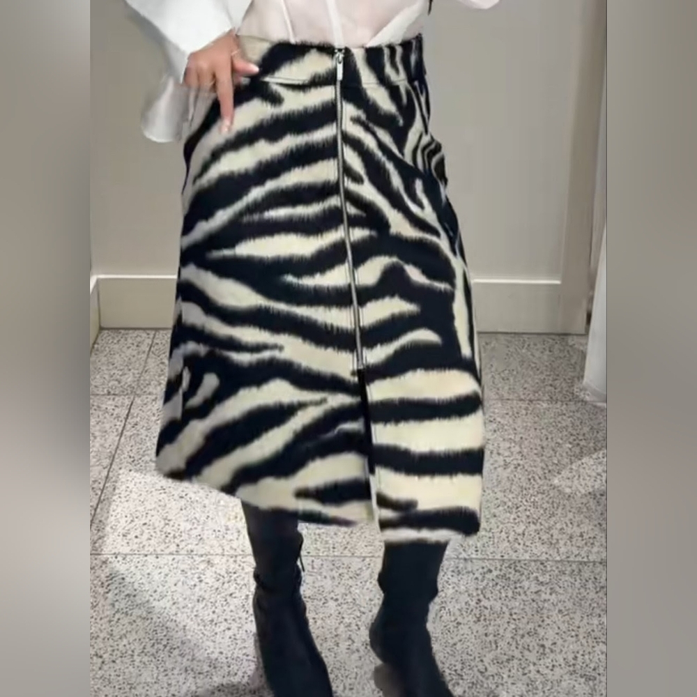 NWT H&M Zip-Front Napped Finish Skirt Black / Zebra Print 1322799004 Sz S,M,L,XL